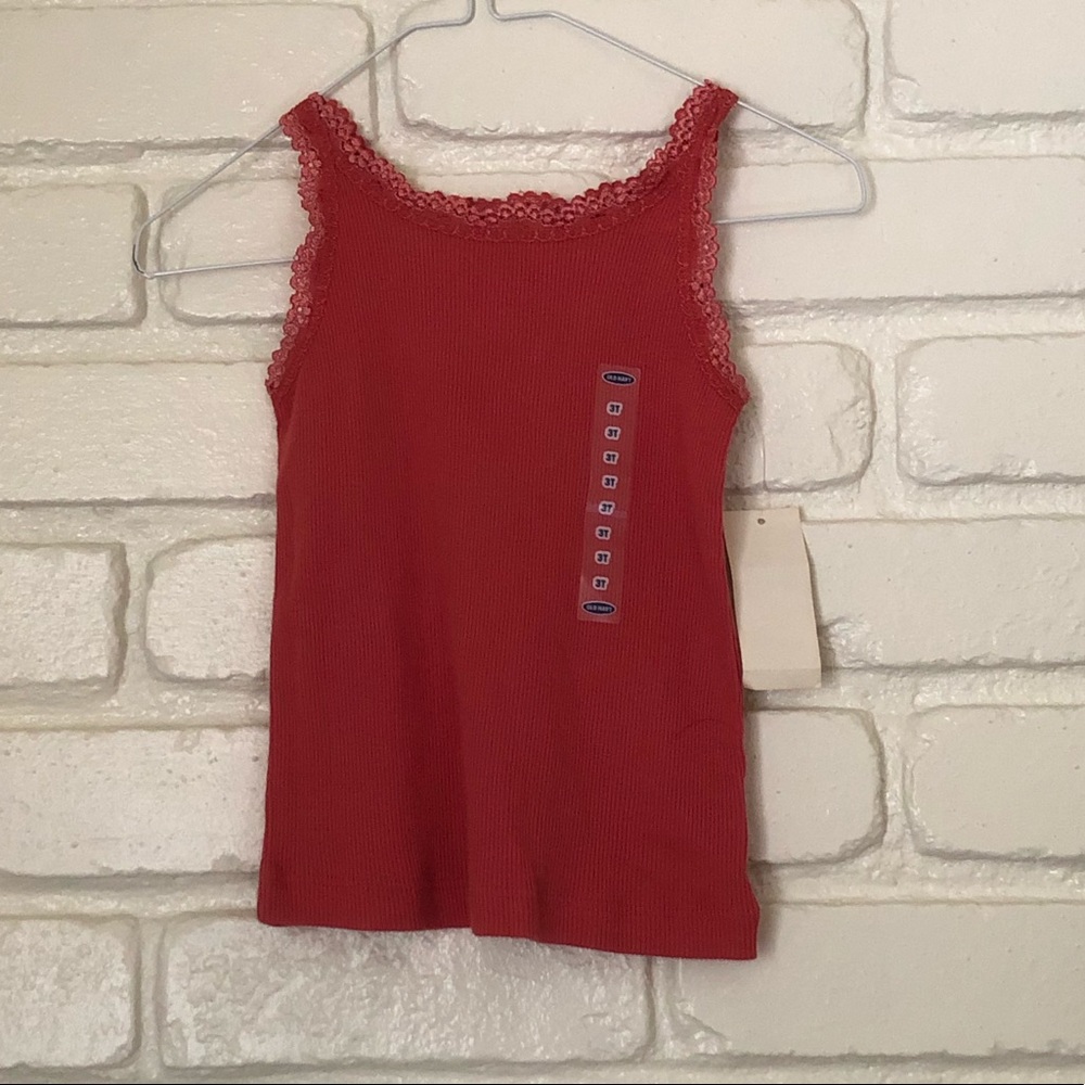 An Old Navy tank top. Size 3t